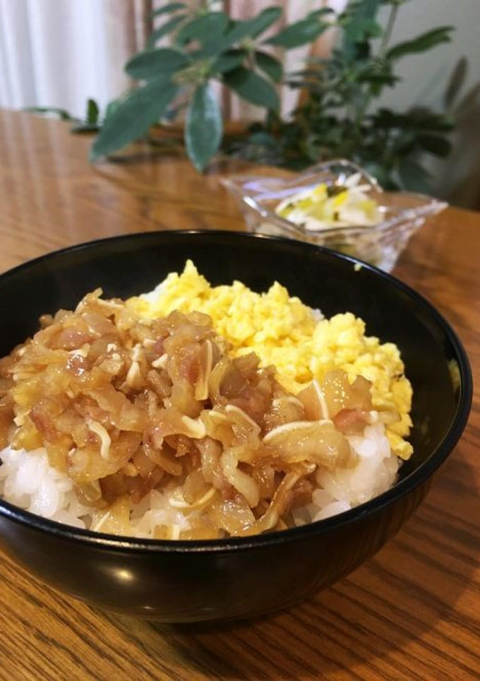 ミミガーのそぼろ丼-レシピのメイン写真
