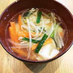 รูปของ 野菜が沢山とれる！餃子スープ☆