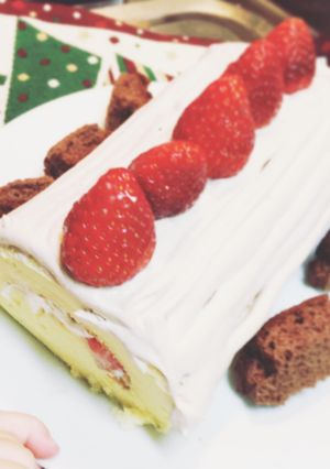 いちごとバナナのロールケーキ-レシピのメイン写真