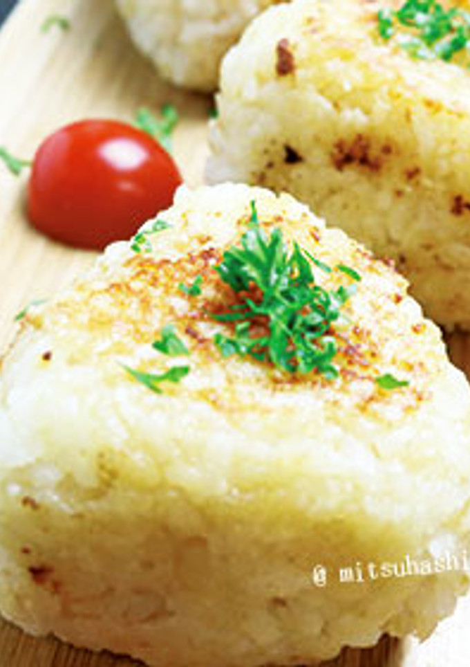 フライパンで簡単！洋風焼きおにぎり♪-レシピのメイン写真