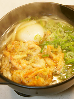 一人鍋で、かき揚げ・餅入りうどん-レシピのメイン写真