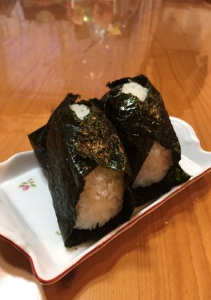 すっぱ旨い!梅とツナマヨネ〜ズおにぎり-レシピのメイン写真
