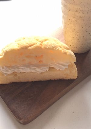 市販のメロンパン使用☆ホイップメロンパン-レシピのメイン写真