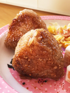 フライパンで!!こども喜ぶ焼きおにぎり-レシピのメイン写真
