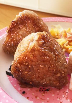 フライパンで！！こども喜ぶ焼きおにぎり-レシピのメイン写真