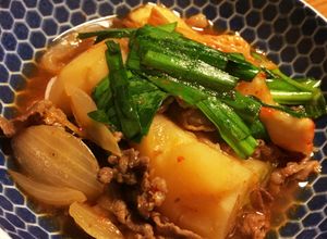 キムチの韓国風肉じゃが ニラ玉ねぎ肉旨し-レシピのメイン写真