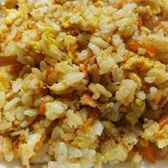 二歳児 vs 野菜たっぷり鮭炒飯-レシピのメイン写真