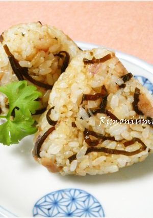 いかの塩辛としそ昆布のおにぎり♪-レシピのメイン写真