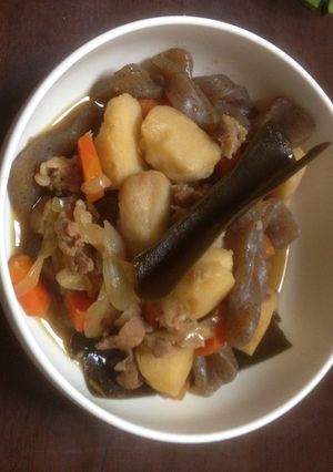 里芋と蒟蒻と豚肉と玉ねぎと人参の煮物-レシピのメイン写真