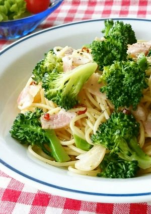 ブロッコリーとベーコンのペペロンチーノ-レシピのメイン写真