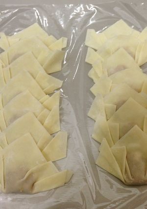 ワンタンスープ用の豚挽肉ヒラヒラワンタン-レシピのメイン写真