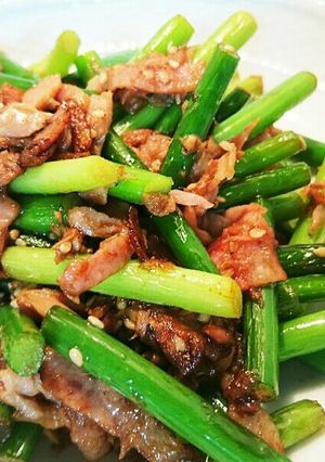 ツナ缶とベーコンで！にんにくの芽炒め♪-レシピのメイン写真