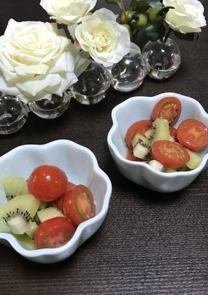 もう一品に♡トマトとキウイの簡単サラダ-レシピのメイン写真