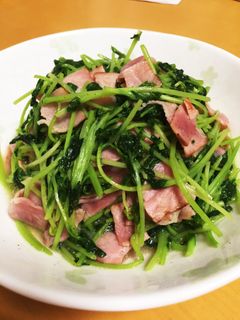 【簡単】豆苗とベーコン炒め-レシピのメイン写真