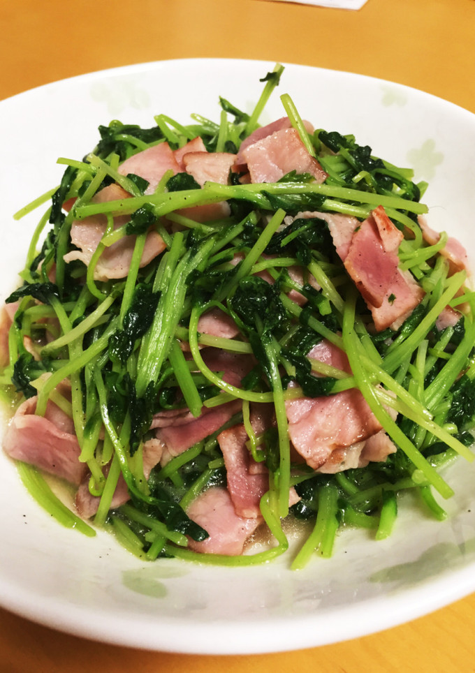 【簡単】豆苗とベーコン炒め-レシピのメイン写真