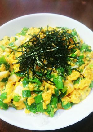 ニラ卵と山芋とチーズのどんぶり-レシピのメイン写真