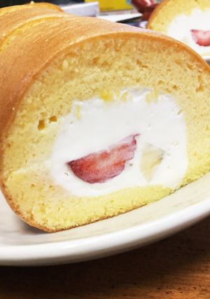 生地は材料３つ！シンプルなロールケーキ-レシピのメイン写真