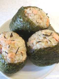 シャケの味ご飯☆おにぎり-レシピのメイン写真