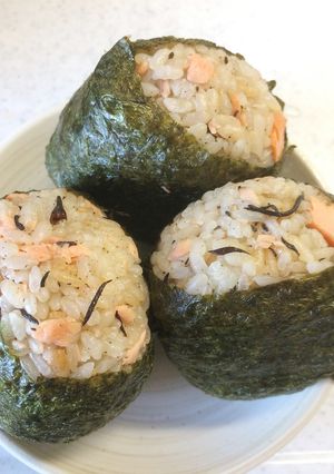 シャケの味ご飯☆おにぎり-レシピのメイン写真