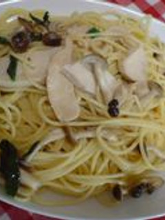 鶏ハムとシメジとバジルのパスタ-レシピのメイン写真