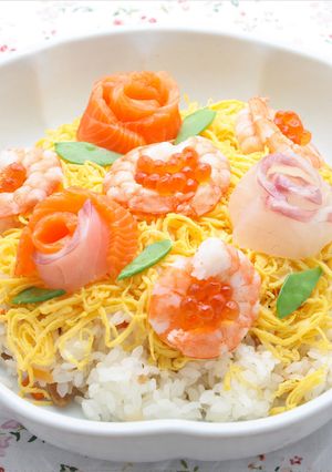 簡単華やか♪サーモンとえびのお花畑ちらし-レシピのメイン写真