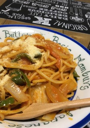 トマト1個入れたナポリタン-レシピのメイン写真