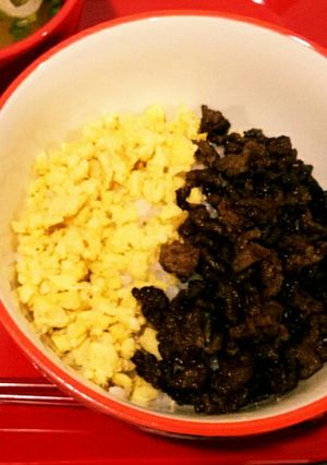 簡単 2色のそぼろ丼-レシピのメイン写真