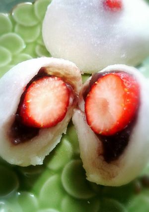 鏡餅をレンジとHBで簡単いちご大福-レシピのメイン写真