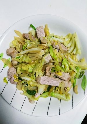 キャベツと玉ねぎと豚肉のアンチョビ炒め✨-レシピのメイン写真