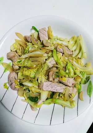 キャベツと玉ねぎと豚肉のアンチョビ炒め✨-レシピのメイン写真
