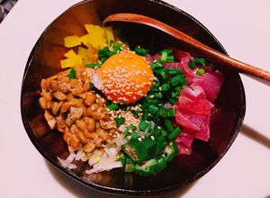マグロの中落ちで 海鮮ばくだん-レシピのメイン写真