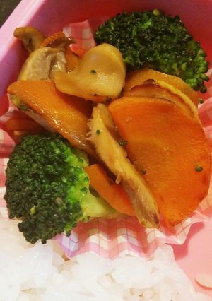 ブロッコリーと人参のバターめんつゆ炒め♪-レシピのメイン写真