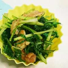 รูปของ 弁当や副菜に 鶏皮と水菜の簡単炒め