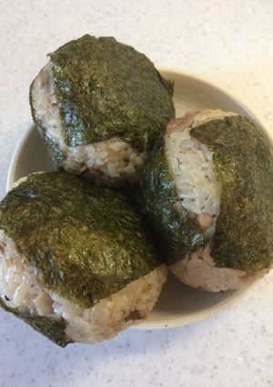鶏と舞茸の炊き込みご飯☆おにぎり-レシピのメイン写真
