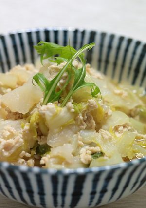 フタして待つだけ!白菜と鶏ミンチの蒸し煮-レシピのメイン写真