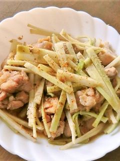 ウドの皮と鶏もも肉の、ショウガしょうゆ味-レシピのメイン写真