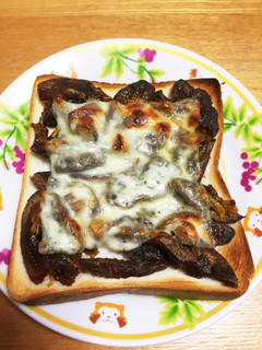 ハマるおいしさ☆干し柿チーズトースト-レシピのメイン写真