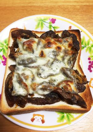 ハマるおいしさ☆干し柿チーズトースト-レシピのメイン写真