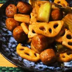 รูปของ 蓮根と肉団子の照り焼き♬