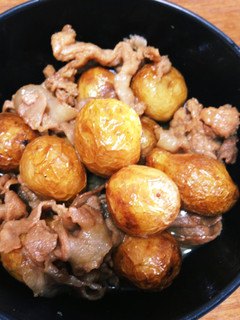 丸ごと新じゃが揚げと豚の煮物-レシピのメイン写真