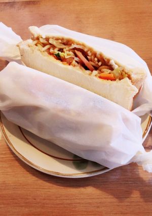 行楽にも♬ 焼きそばパン-レシピのメイン写真