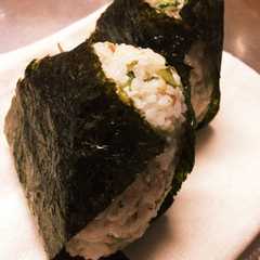 รูปของ しらすと野沢菜のおにぎり