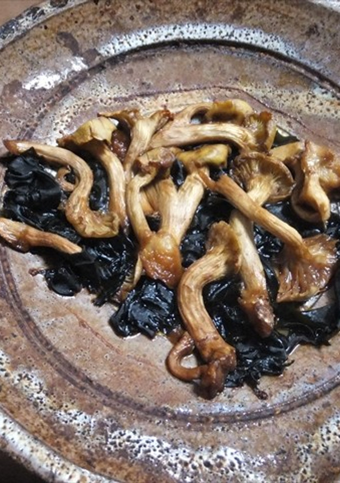 タモギタケとワカメのワイン醤油焼き-レシピのメイン写真