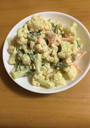 カレー粉inでカリフラワーサラダ-レシピのメイン写真