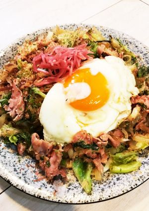 おひとり様晩ご飯…☆目玉乗せ焼うどん-レシピのメイン写真