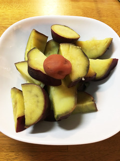 甘さ倍増の決め手は梅干!サツマイモの煮物-レシピのメイン写真
