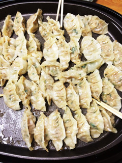 我が家のホットプレートで焼き餃子-レシピのメイン写真