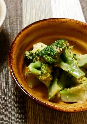 レンジで簡単♪ブロッコリーの洋風胡麻和え-レシピのメイン写真