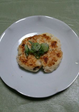 材料4つ 簡単 ふわふわ鮭の豆腐バーグ-レシピのメイン写真