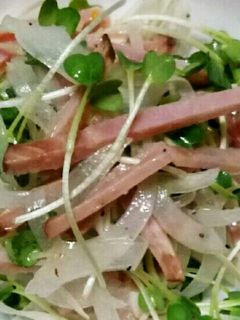 すぐ出来る☆焼豚と玉ねぎのえごま油サラダ-レシピのメイン写真